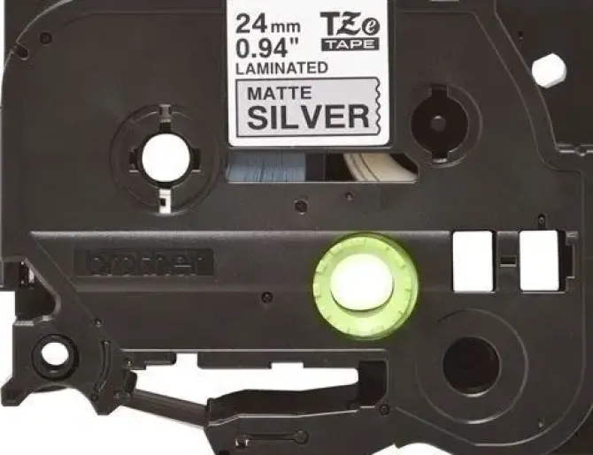 CINTA DE ROTULAR BROTHER LAMINADA METALICA 8M 24MM PLATA SOBRE NEGRO