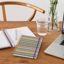 MIQUELRIUS AGENDA ANUAL (2025) MIQUELRIUS GRAFICA ESPIRAL TAPA EXTRA CON GOMA PLUS 155X213 S/V MALLORCA